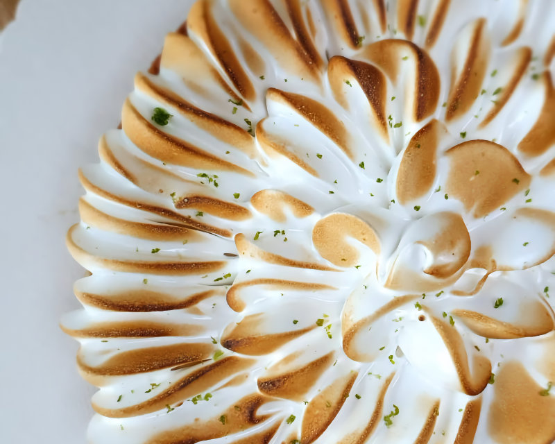 Tarte citron meringuée Maison Gisèle avec crème citron et meringue dorée